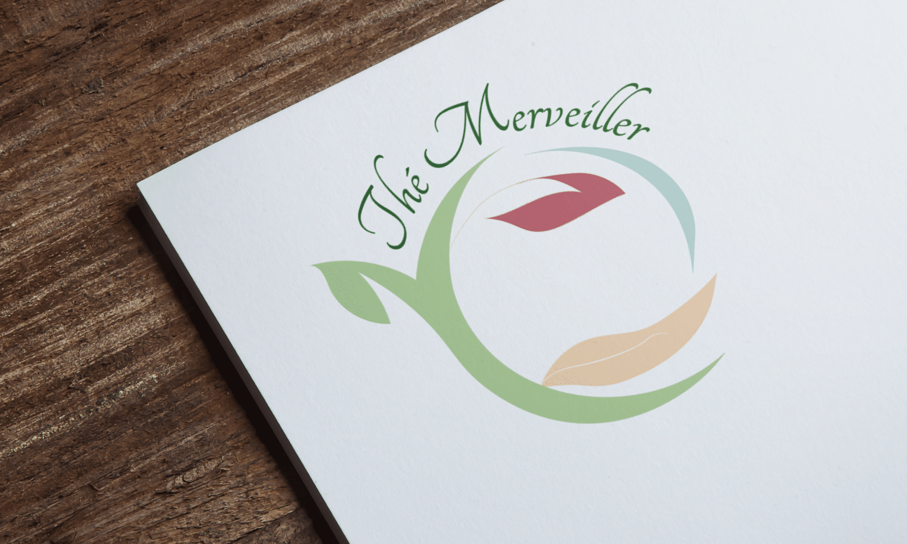 Mise en situation du logo Thé Merveiller sur du papier à en tête.